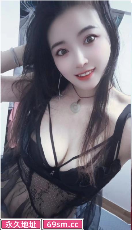 高挑C胸风情诱惑