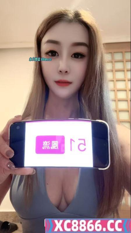 清秀美臀依依