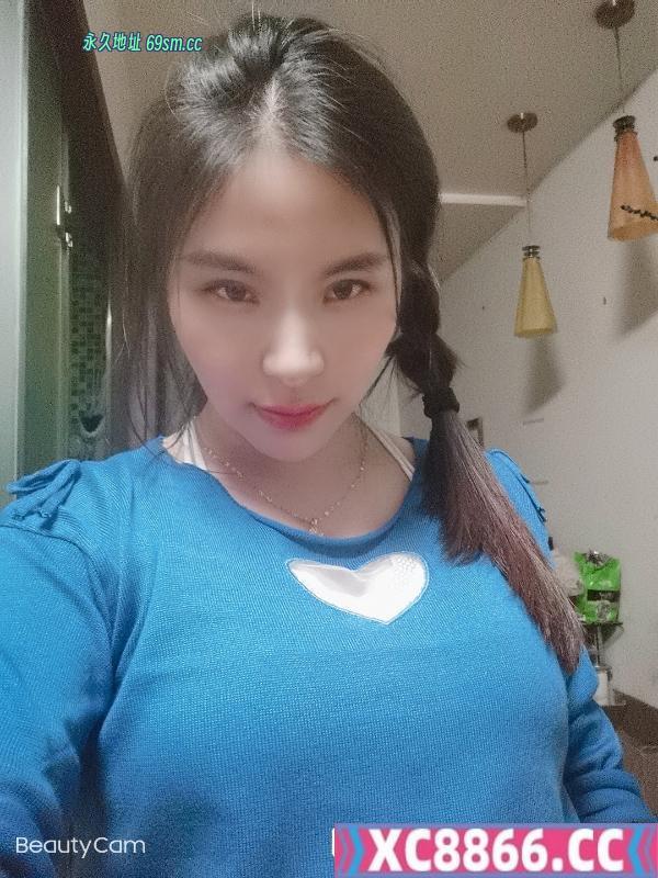 汉口火车站娇小女人