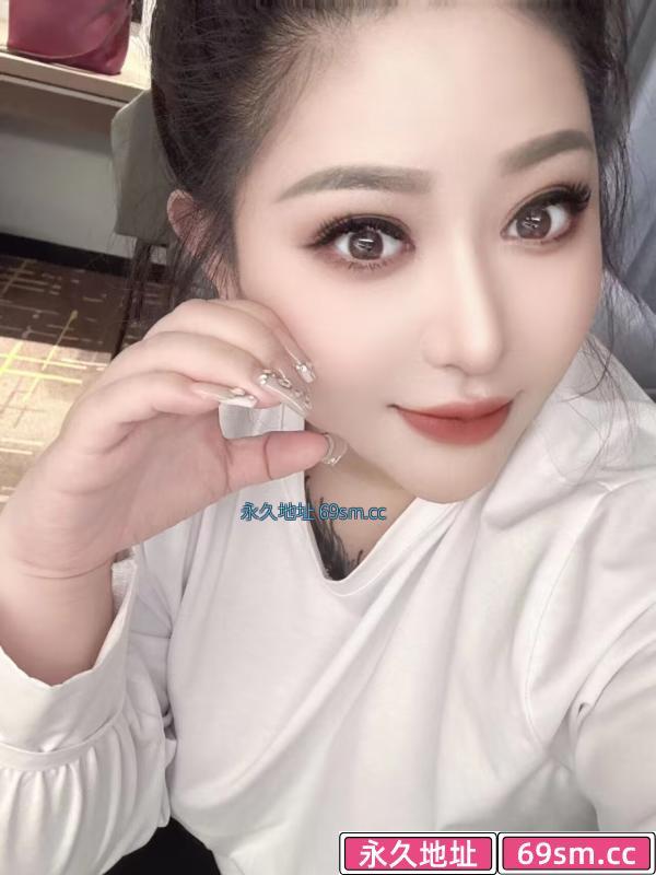 微胖纹身小少妇