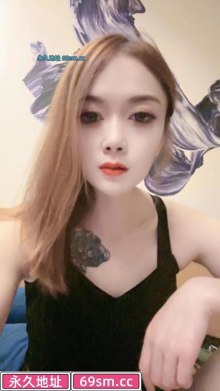 天心长腿气质少妇娃娃