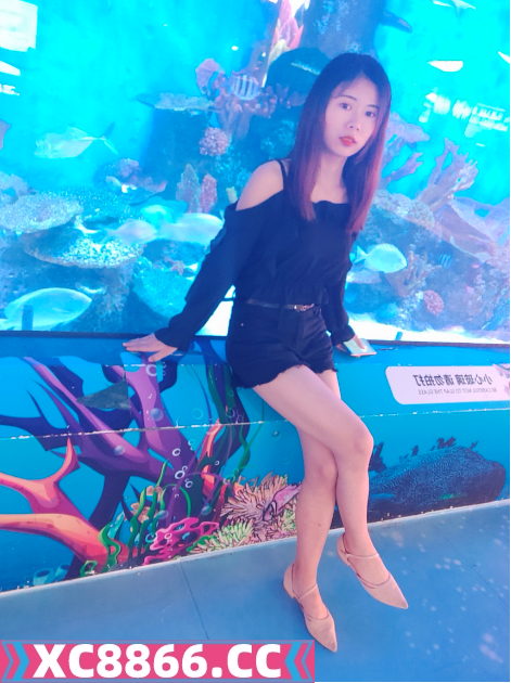 苗条少妇