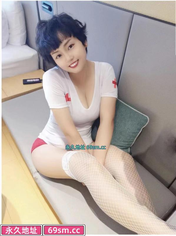 短发小骚女