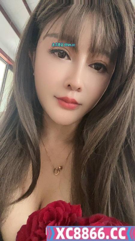美少妇激情舌吻