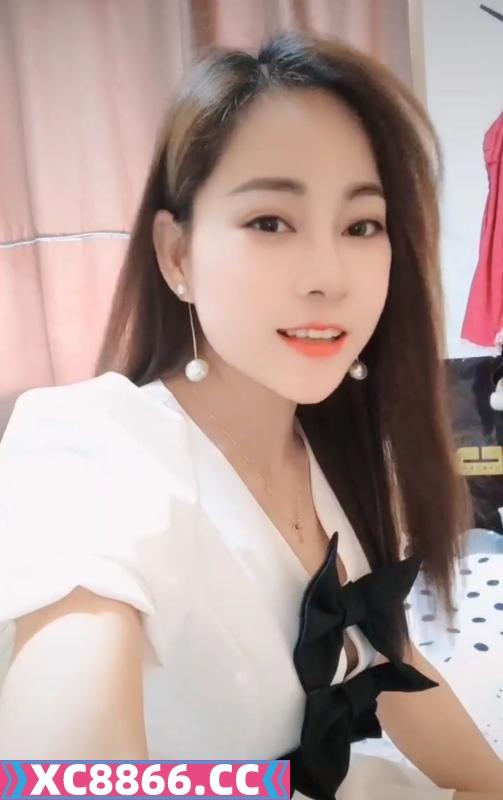 栖霞翘臀姑娘