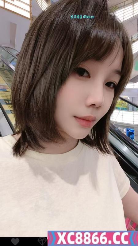 短发美乳御姐
