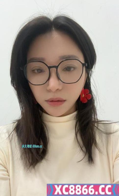 戴眼镜的风骚少妇