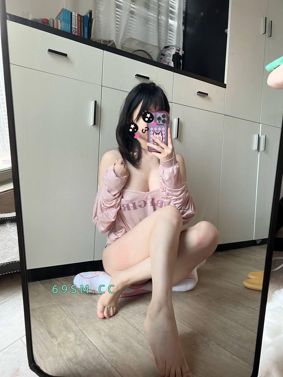 白净丰满妹子