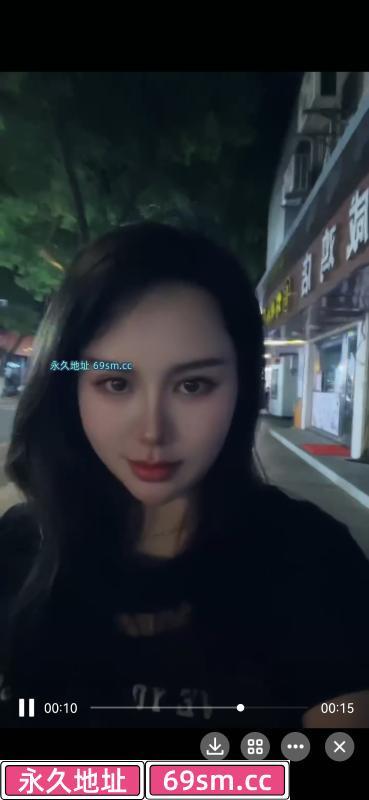 甜美笑容的美少妇