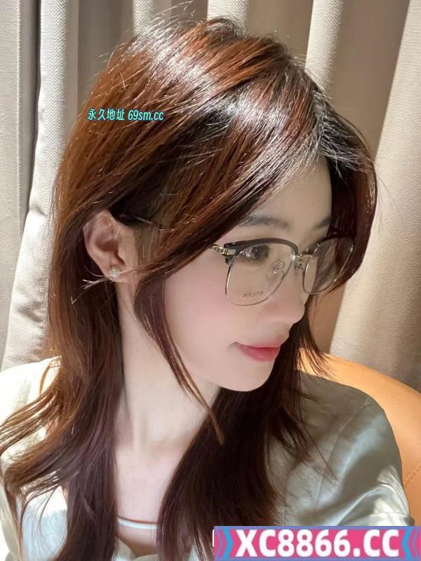 性感知性包臀美女