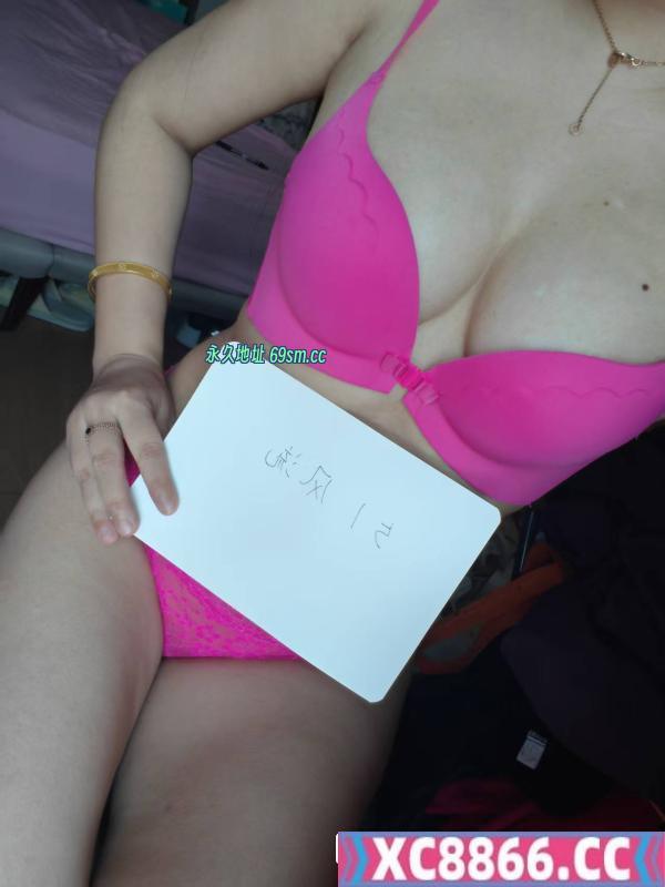 重庆身材高挑大胸美女