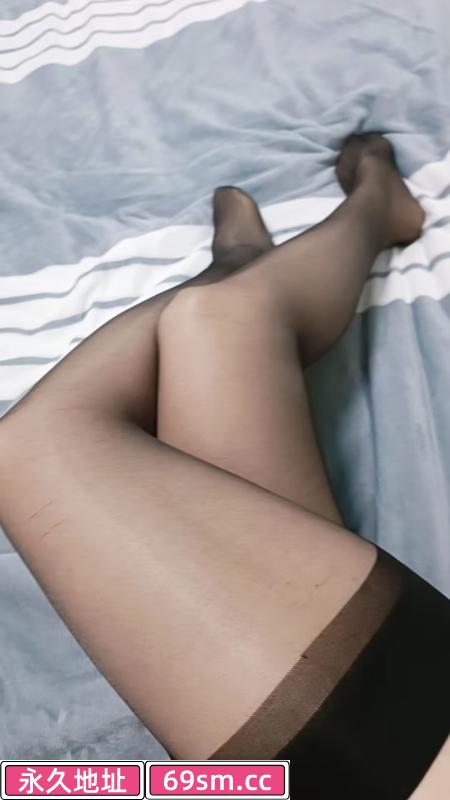 苗条少妇