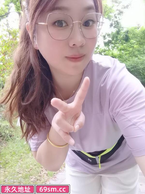 风骚眼镜老师