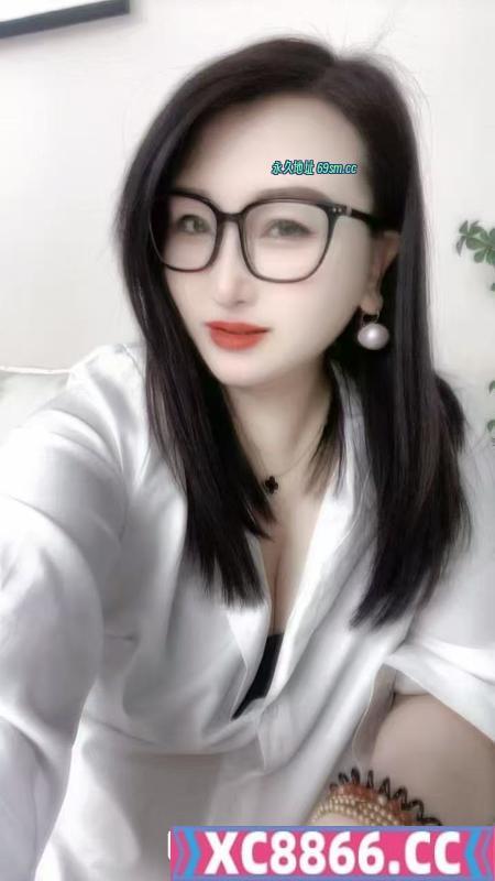 瑶海眼镜骚气少妇