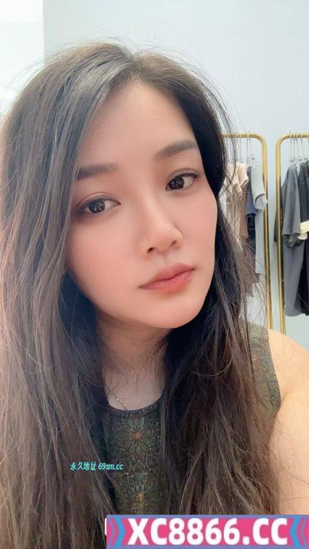滨湖玩的开放的美女