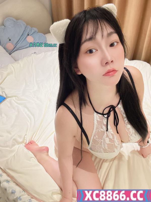 童颜巨乳潮喷反差宝