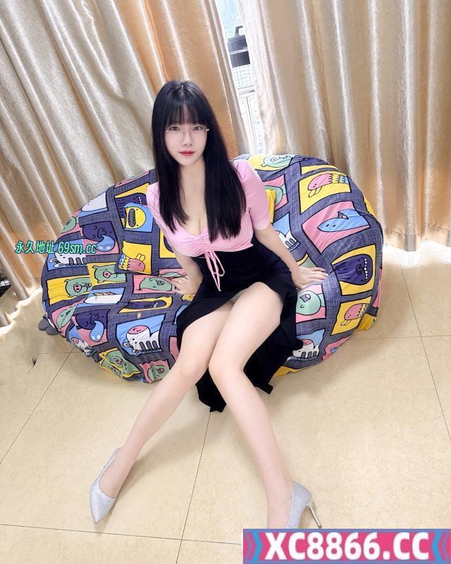 虎丘丰润诱人眼镜妹