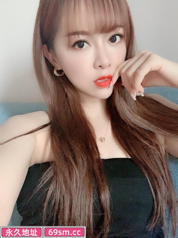 前凸后翘的骚姐姐