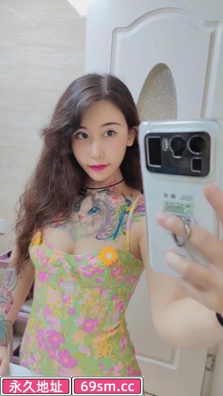 大屁股猫纹身御姐