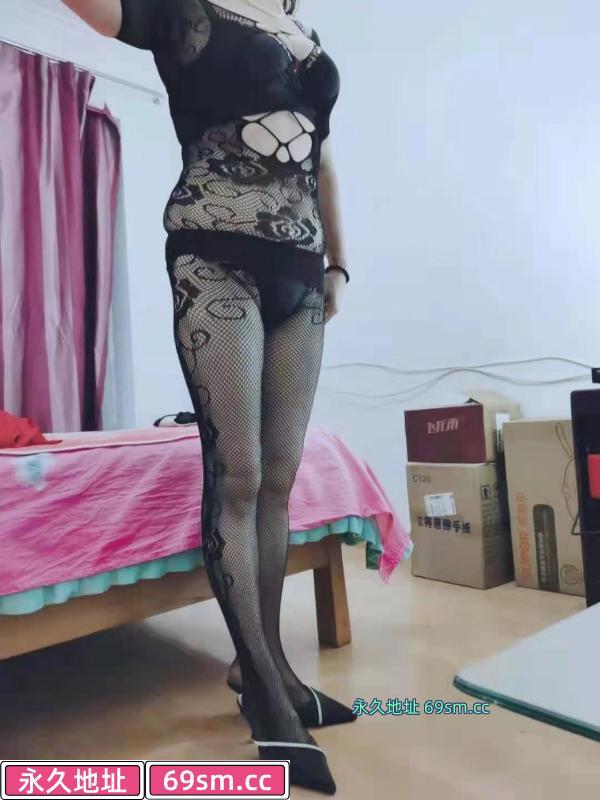 皮肤白净的性价比熟女