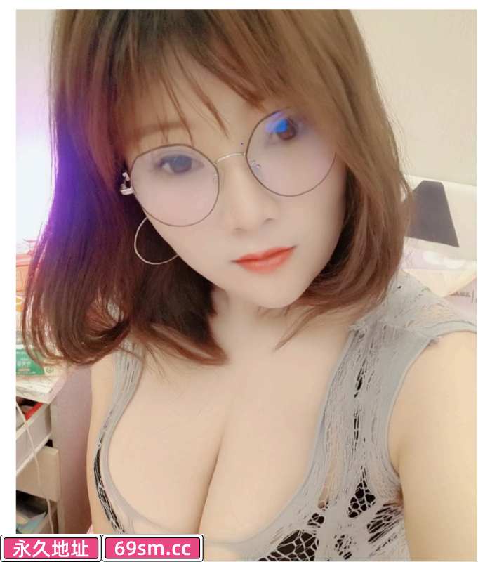 大奶小辣椒