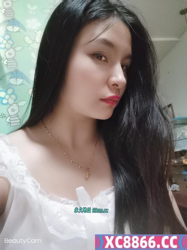 汉口火车站娇小妹子