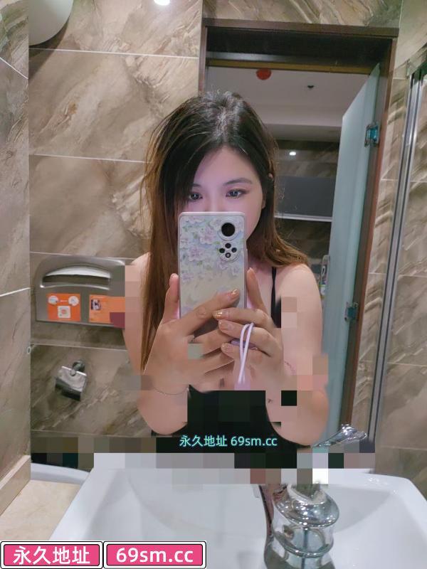 江岸大胸美女