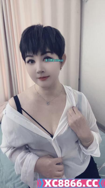 短发小姐姐