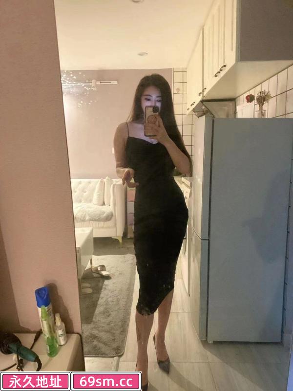 翘臀大蜜黑丝御姐