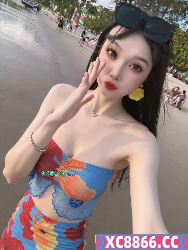 170丰满女模能舌吻