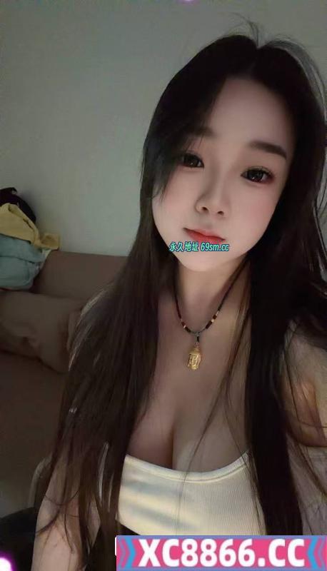 嫩妹逼紧翘臀汁水多