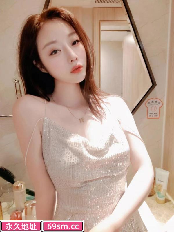 服务耐心的颜值姐姐