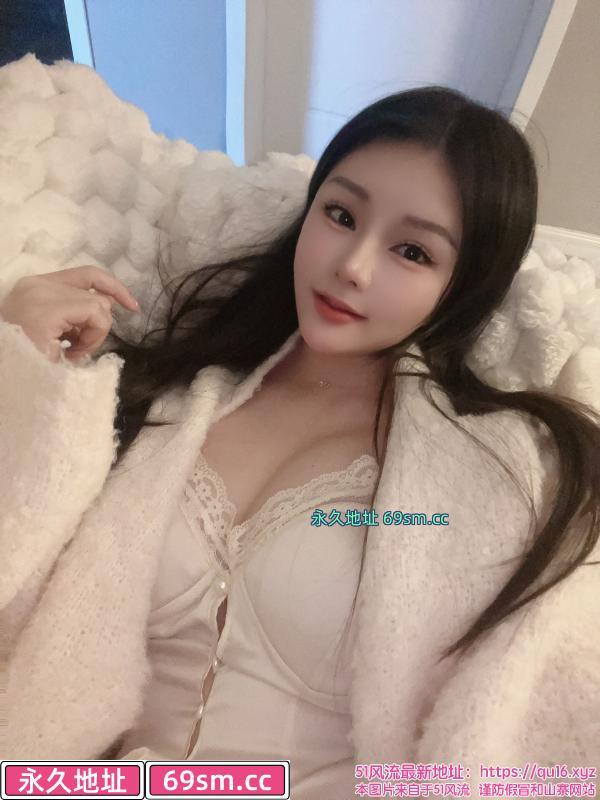 胸大年轻漂亮的妹子