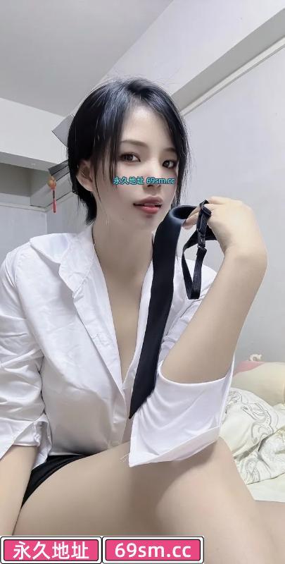 制服诱惑小骚货欣欣