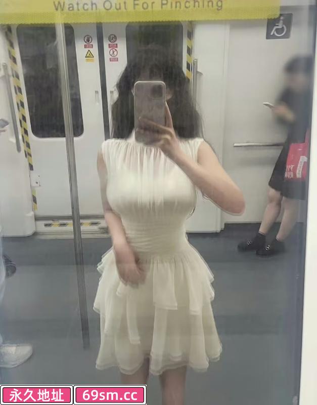 美女御姐酥胸蜜桃臀