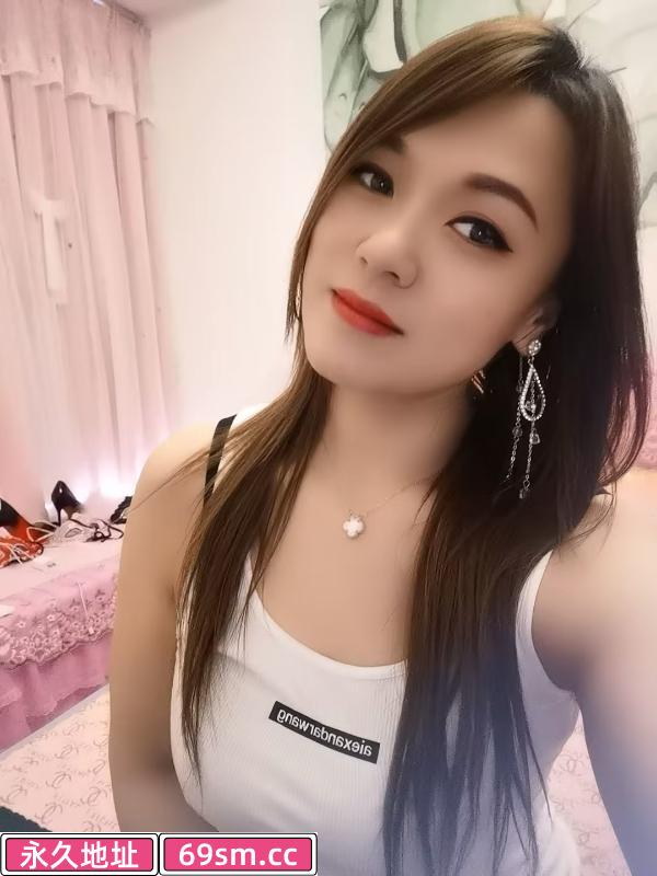 天鹅湖甜美妹子