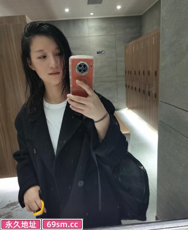 很有气质健身的少妇