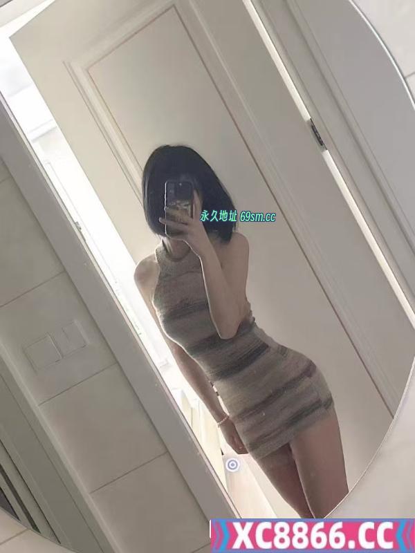 西青肤白貌美大长腿