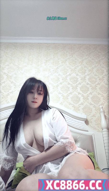 大胸翘臀小少妇