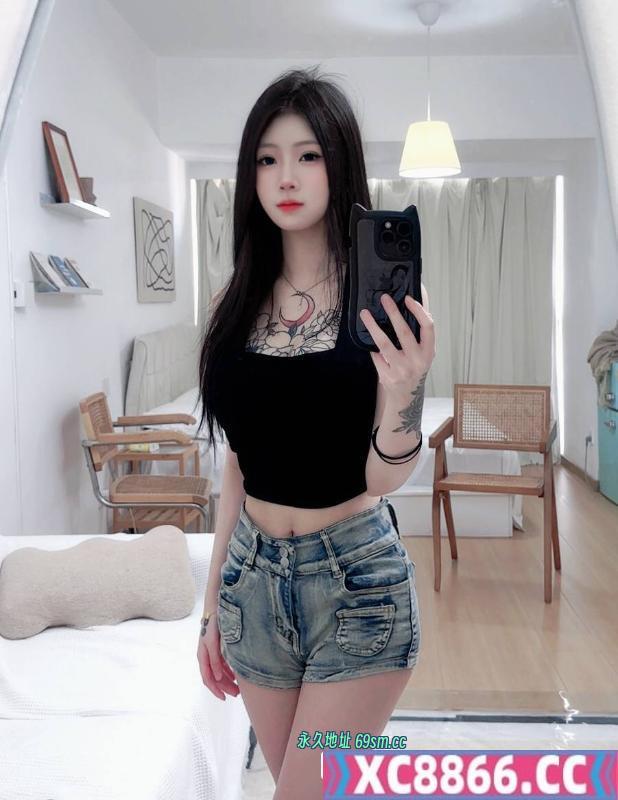 龙华纹身大奶靓妹