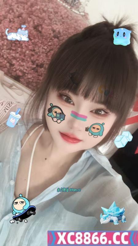 钟楼可爱小美女