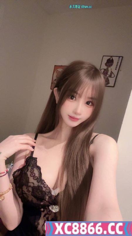 大胸大长腿甜心妹