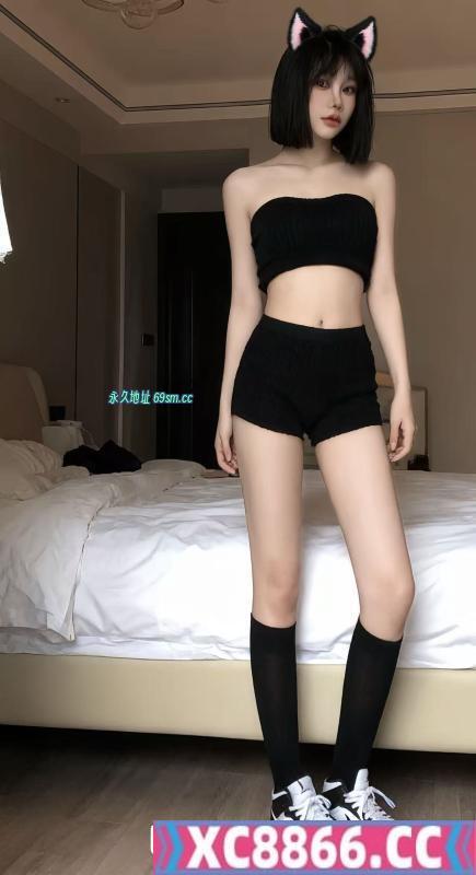 包和很飒的短发妹妹