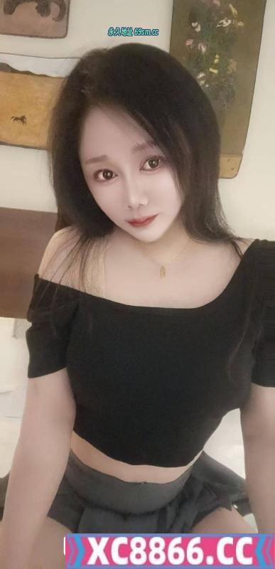 白皙胸大的小姐姐