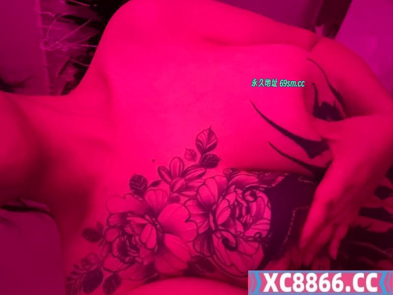 纹身大奶玫瑰