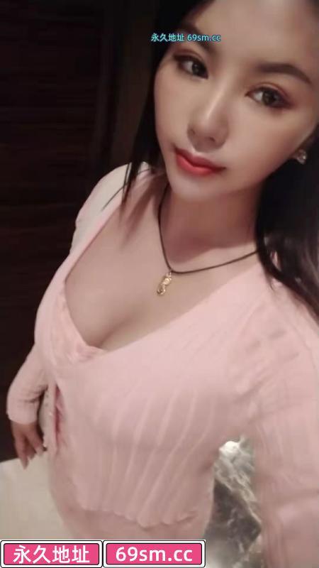颜值挺高的翘臀丽姐