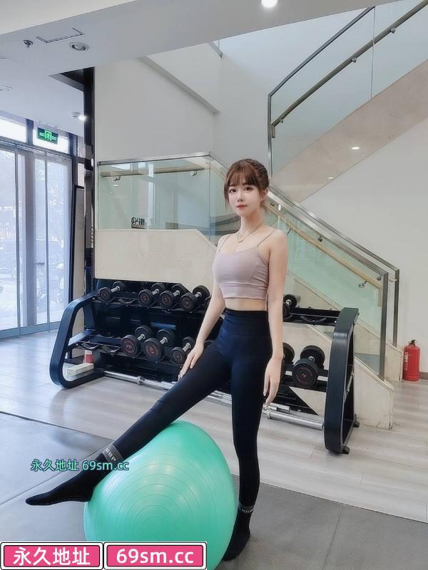 爱健身的颜值妹子