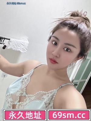 穿白内衣的朵朵