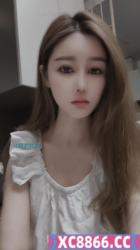 三点粉Vivian