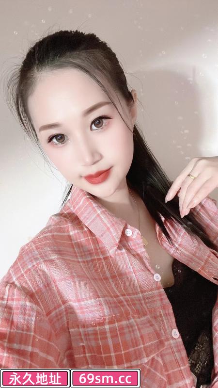 娇小纹身妹